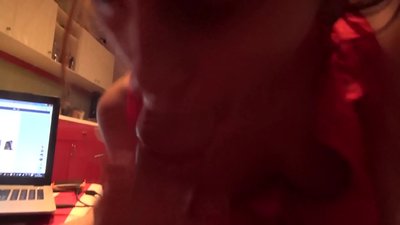 Μαθήτρια ρουφάει τον αδελφό της ενώ κανείς δεν είναι σπίτι